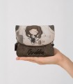 anekke-orchestra-43809-016-portfel-na-monety-front-modelka.webp