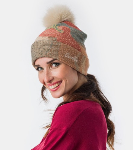 anekke-43481-341-czapka-modelka.webp